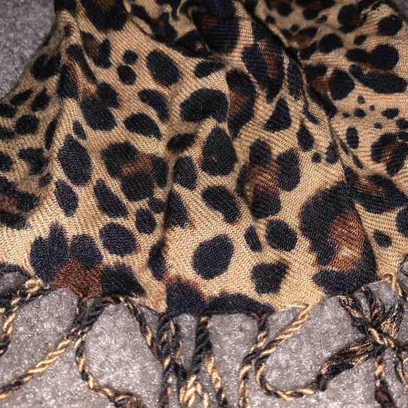 Cheetah scarf - Picture 2 of 2